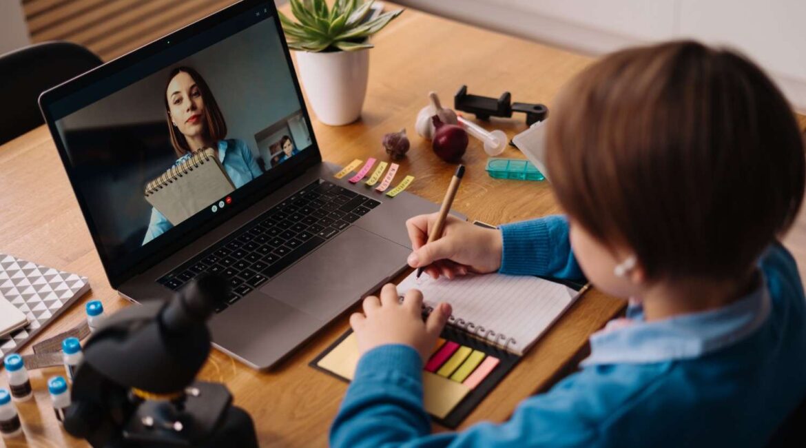 Online Art Classes: A Complete Guide to Learning Art from Home